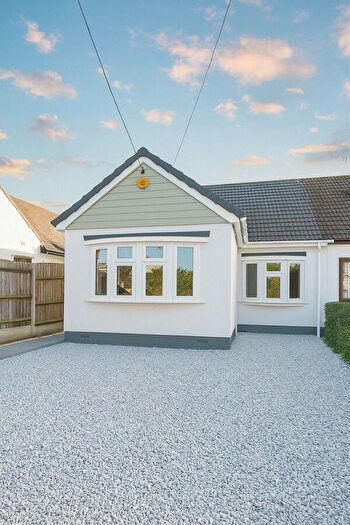 4 Bedroom Semi-Detached Bungalow To Rent In Thorington Avenue, Benfleet, SS7