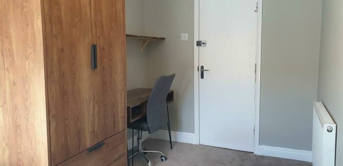 6 Bedroom Terraced House To Rent In Portland Street - Bed, LN5
