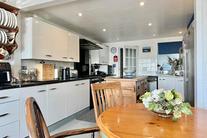 6 Bedroom House For Sale In Pemberley, Treburrick, PL27
