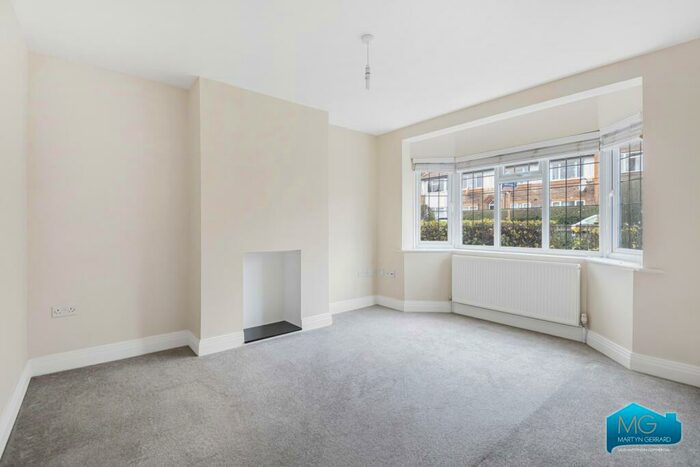 2 Bedroom Apartment To Rent In Manor Court, York Way, Whetstone, London, N20