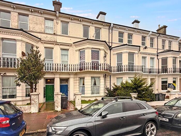 2 Bedroom Flat For Sale In Upperton Gardens, Eastbourne, BN21