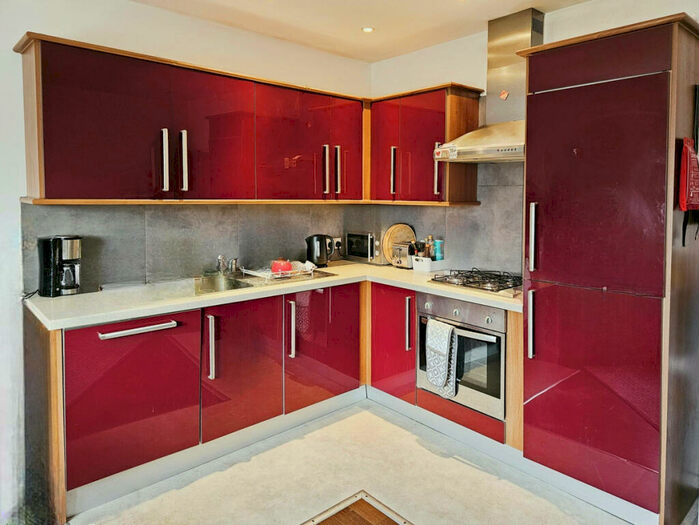 3 Bedroom Flat To Rent In Treadway Street, London, E2