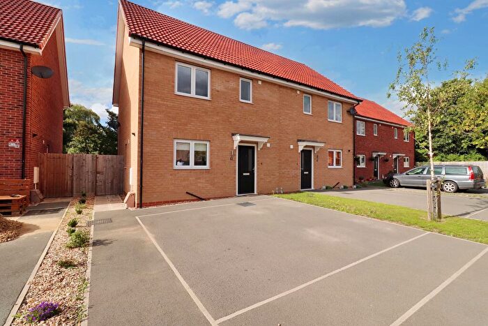 3 Bedroom Semi-Detached House For Sale In St Anthony Close, Quadring, PE11