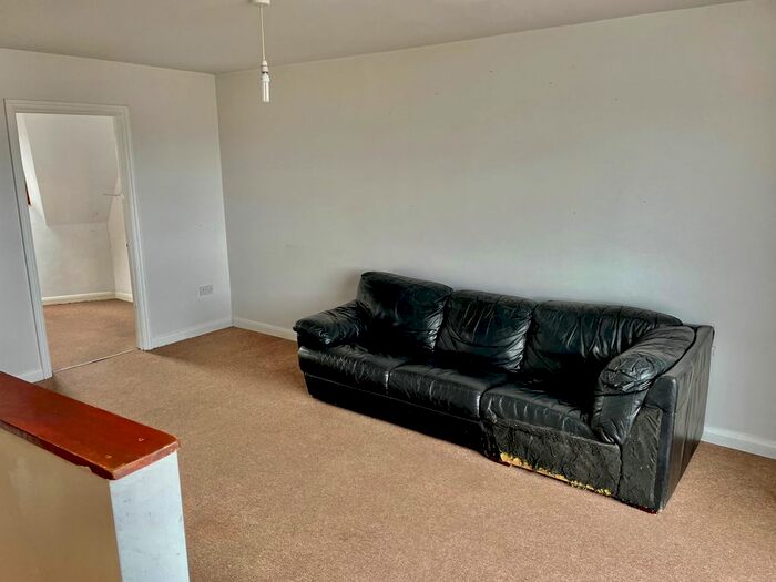 2 Bedroom Flat To Rent In Hamlet Court Road, Westcliff-On-Sea, SS0