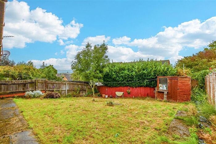 1 Bedroom Semi Detached Bungalow For Sale In Betjeman Close, Poets Development, Larkfield, Kent, ME20