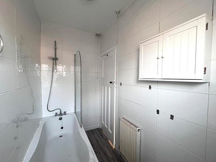 2 Bedroom Flat To Rent In Crewe Crescent, Edinburgh, EH5