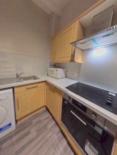 3 Bedroom Flat To Rent In Cathcart Place, Dalry, Edinburgh, EH11
