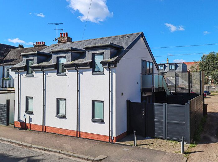 2 Bedroom Maisonette For Sale In Glenferrie Road, St. Albans, St Albans, AL1