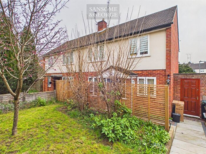 3 Bedroom Semi Detached House For Sale In Coley Avenue, Reading, Berkshire, RG1