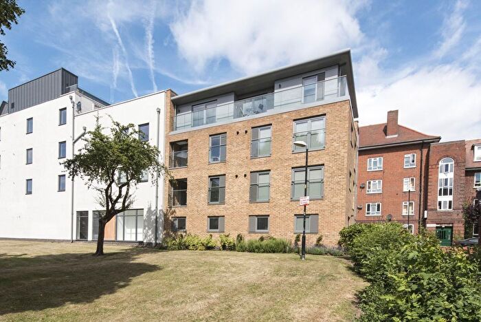 1 Bedroom Flat To Rent In Triangle Place, Clapham South, London, SW4