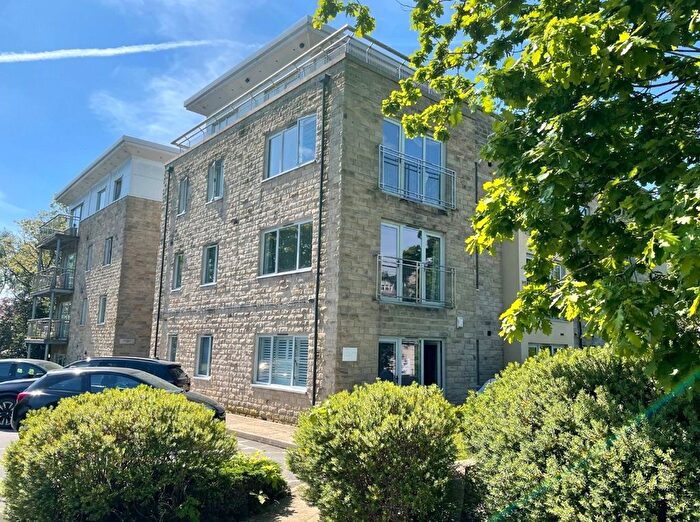 2 Bedroom Flat To Rent In Brodwell Grange, Leeds, West Yorkshire, Uk, LS18