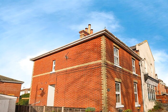 3 Bedroom Semi Detached House To Rent In Station Road, Netley Abbey, SO31