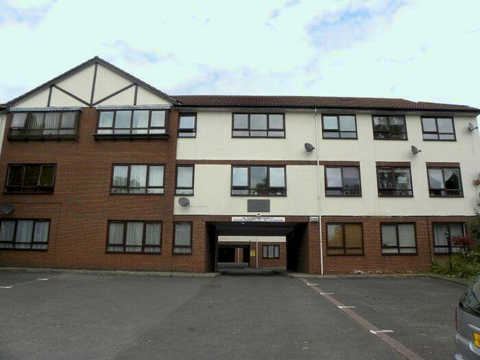 1 Bedroom Flat To Rent In Gillings Court, Wood Street, EN5