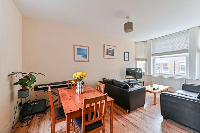 2 Bedroom Flat To Rent In Hereford House, Brixton, SW2
