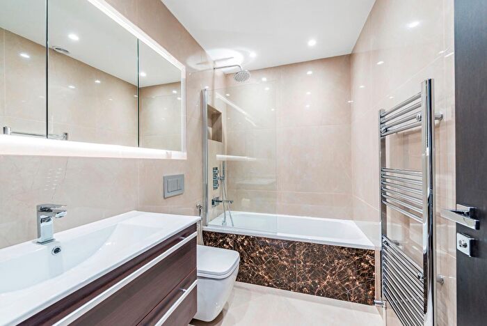 2 Bedroom Flat To Rent In Bramham Gardens, London, SW5