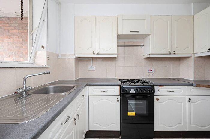 4 Bedroom Maisonette To Rent In Pitfield Street, Hoxton, London, N1