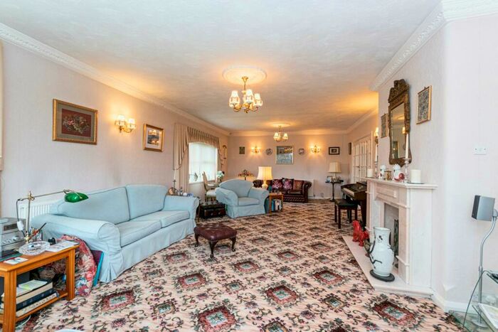 2 Bedroom Detached Bungalow For Sale In Inner Promenade, Fairhaven, Lytham St Annes, FY8