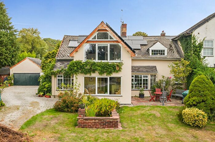 4 Bedroom Link Detached House For Sale In Pool Road, Newtown, Powys, SY16