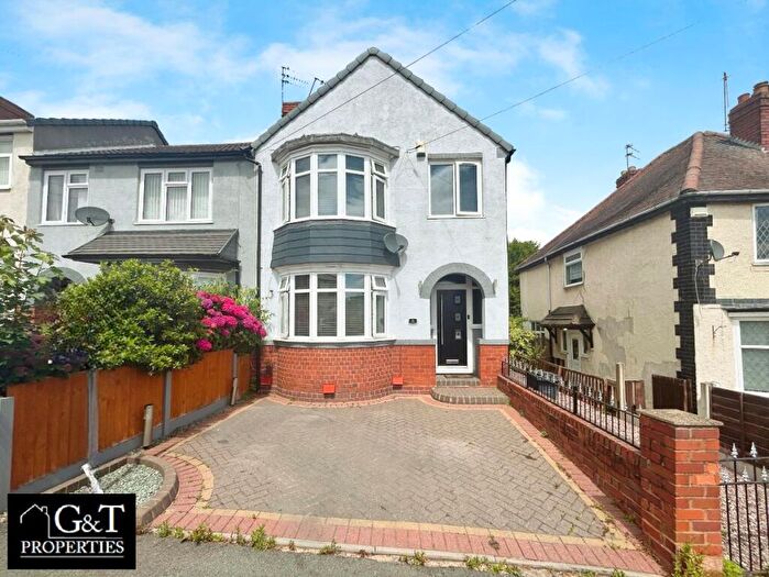 3 Bedroom End Of Terrace House For Sale In Yew Tree Road, Dudley, DY2