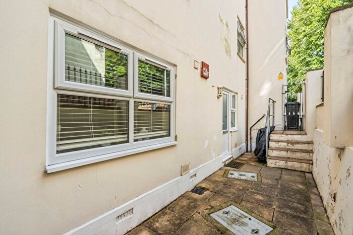 1 Bedroom Flat For Sale In Clarendon Road, Southsea, Hampshire, PO4