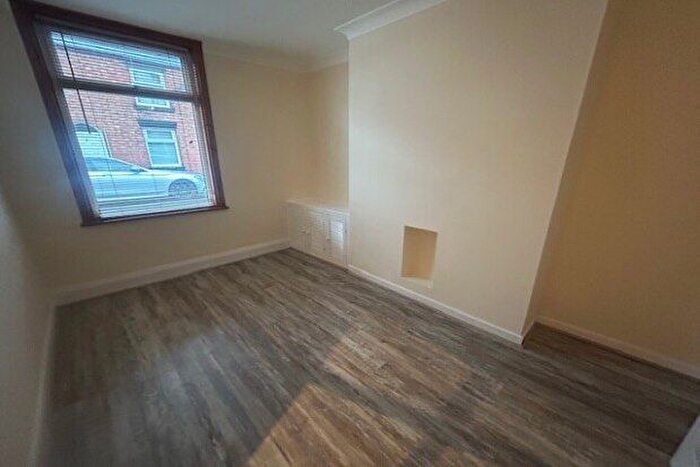 2 Bedroom Flat To Rent In Gladstone Street, Mold, CH7