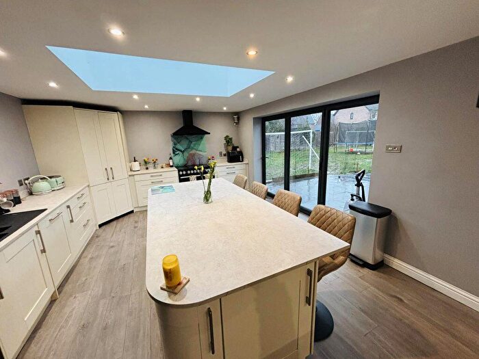 5 Bedroom Semi Detached House For Sale In Curlew Close, Thatcham, RG19