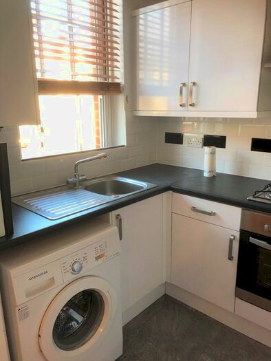 2 Bedroom Flat To Rent In Streatham High Road, Streatham, SW16