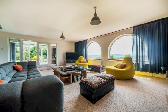 4 Bedroom Bungalow To Rent In The Old Racecourse Lewes, BN7