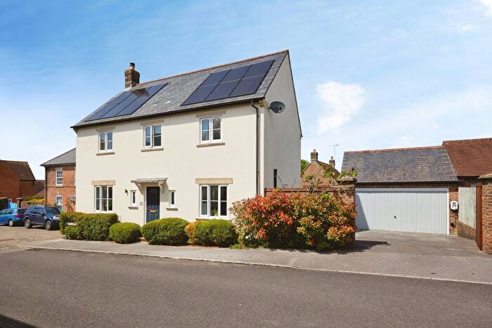 4 Bedroom Detached House For Sale In Aspen Road, Dorchester, DT2