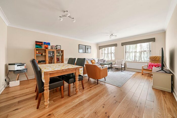 2 Bedroom Flat For Sale In Gloucester Terrace, London, W2