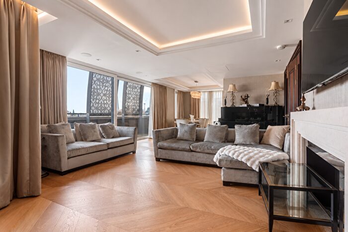 3 Bedroom Flat For Sale In Strand, London, WC2R
