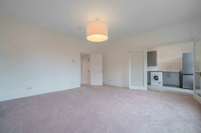2 Bedroom Apartment To Rent In Sunnyways, Prince Imperial Road, Chislehurst, Kent, BR7