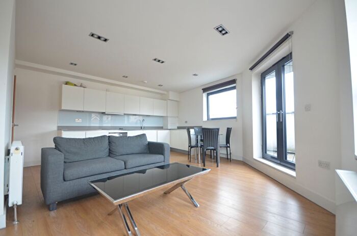 2 Bedroom Flat To Rent In Fern St, London, E3