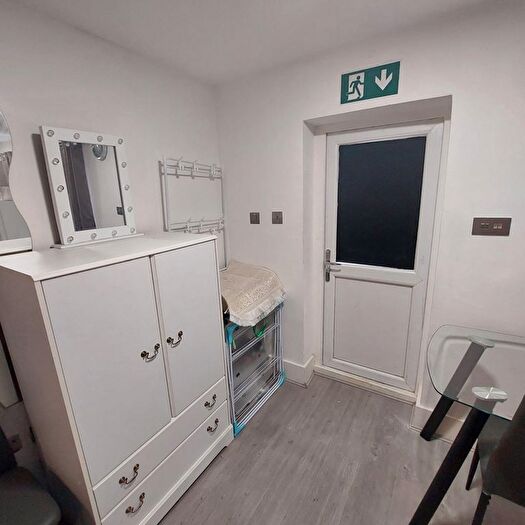 Studio To Rent In Osborne Road, Hounslow, TW3