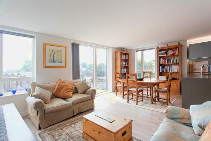 2 Bedroom Flat To Rent In Heritage Place, Brentford, TW8