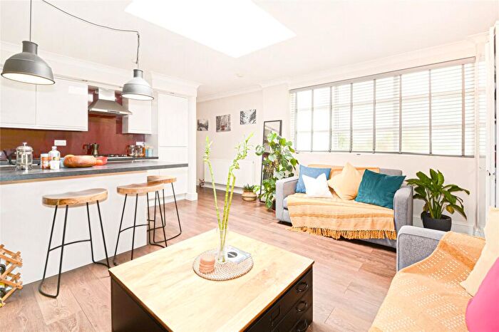 2 Bedroom Flat For Sale In Eden Road, Walthamstow, London, E17