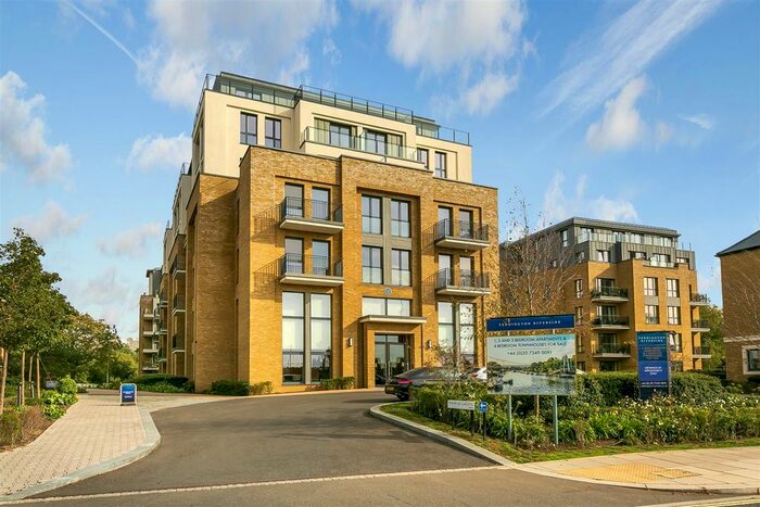 3 Bedroom Flat To Rent In Pinewood Gardens, Teddington, TW11