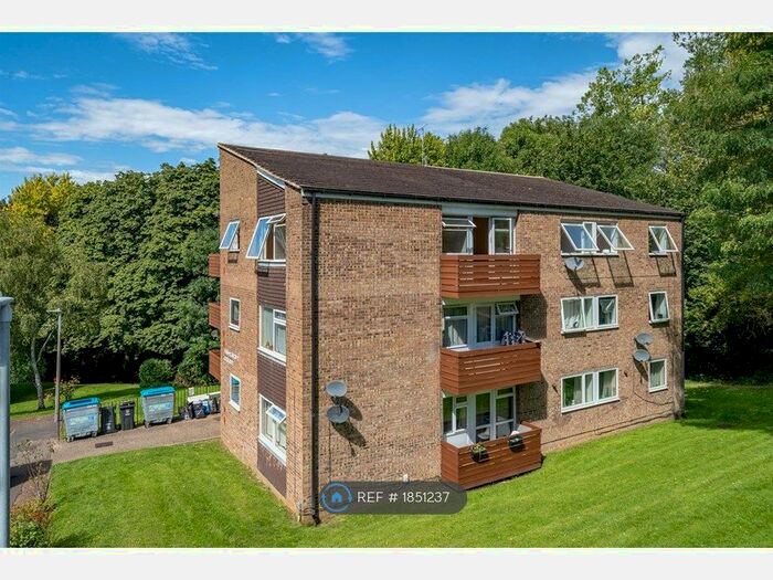 2 Bedroom Flat To Rent In Fern Drive, Hemel Hempstead, HP3