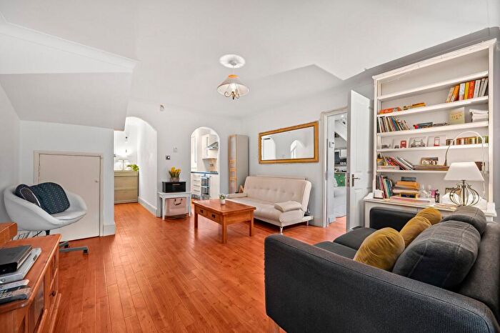 3 Bedroom Semi Detached House For Sale In Storers Quay, Cubitt Town, E14