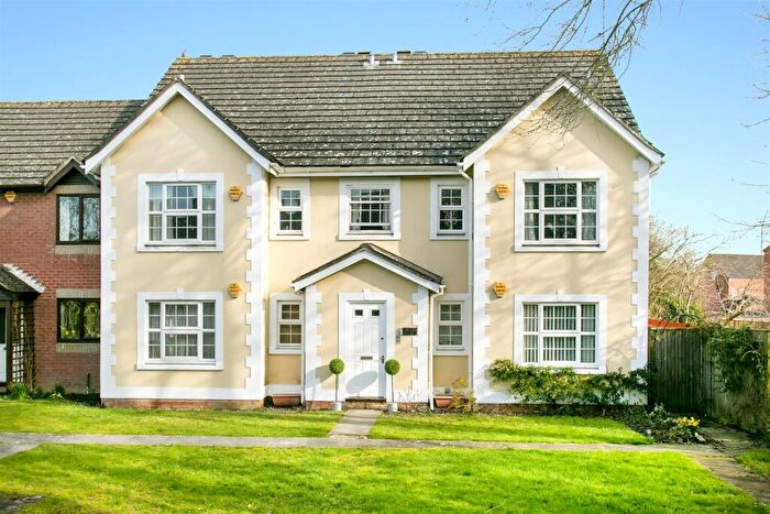 2 Bedroom Maisonette To Rent In Olivers Close, Bramley, Tadley, RG26