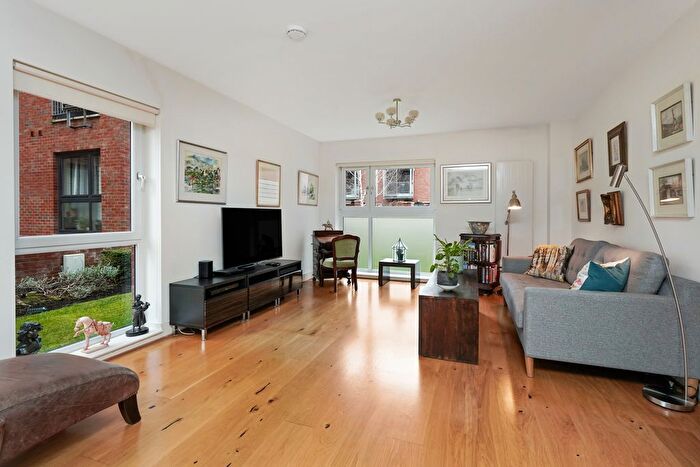 2 Bedroom Flat For Sale In / Fettes Rise, Fettes, Edinburgh, EH4