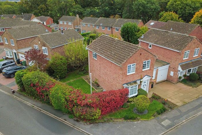 3 Bedroom Link Detached House For Sale In Melfort Drive, Linslade, LU7