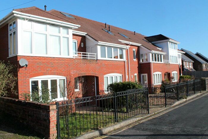2 Bedroom Property To Rent In Kings Gate, Haywards Heath, RH16