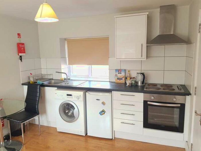 1 Bedroom Flat To Rent In Brent Street, Hendon, NW4
