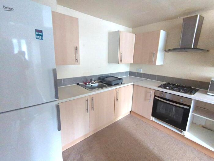 4 Bedroom Semi-Detached House To Rent In Lydgate Court, Crookes, S10