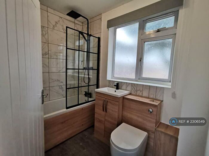 1 Bedroom Flat To Rent In Queen Eleanors Court, Long Hanborough, Witney, OX29
