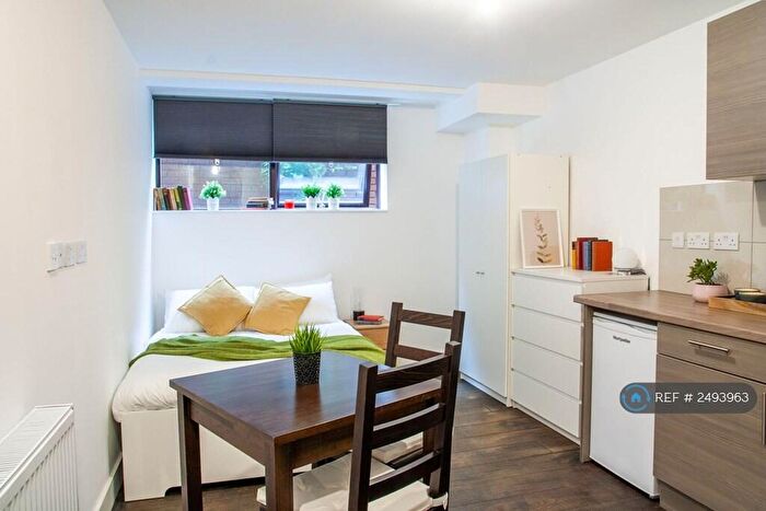 Studio To Rent In Edgware Road, London, NW2