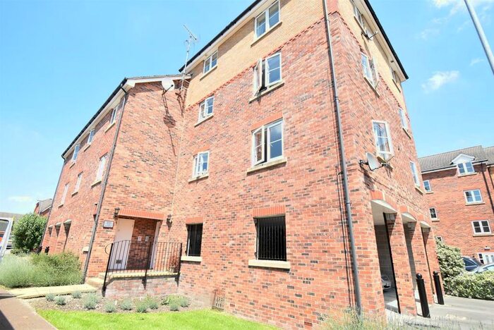 2 Bedroom Flat For Sale In Moorcroft Court, Ossett, WF5