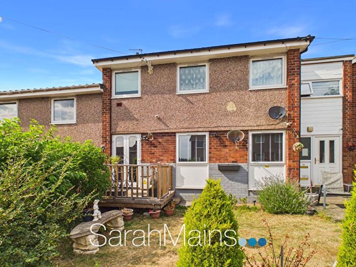 1 Bedroom Flat For Sale In Ulverston Gardens, Low Fell, NE9