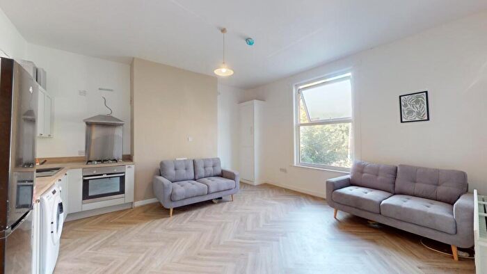 4 Bedroom Flat To Rent In Moorland Avenue, Leeds, LS6